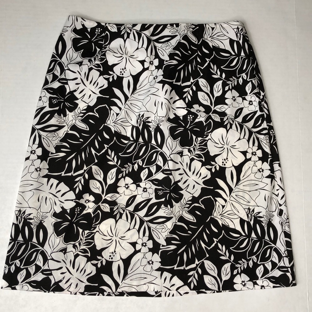 Madison Studio black and white skirt size 8